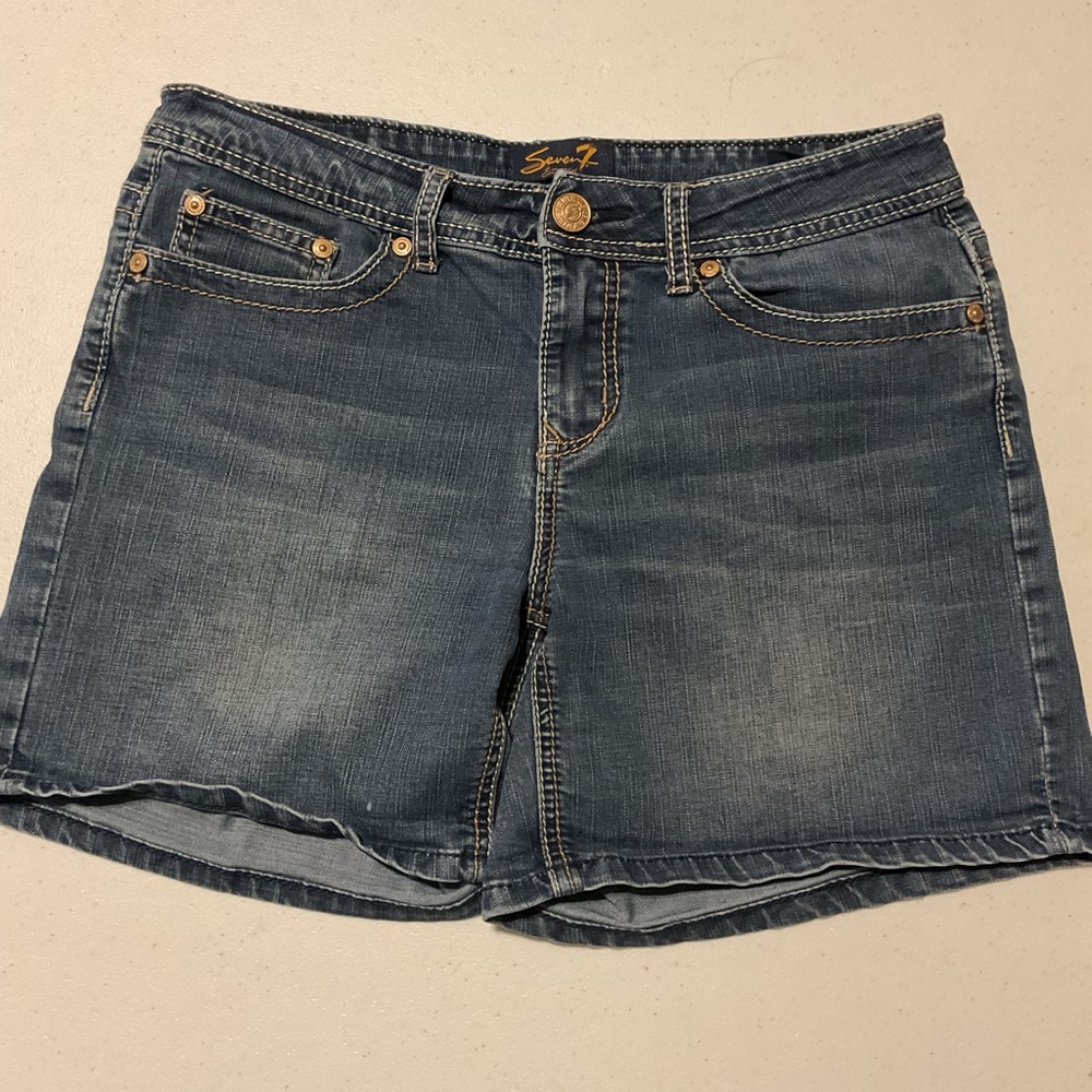 Seven7 Women's Classic Blue Jean Shorts size 10